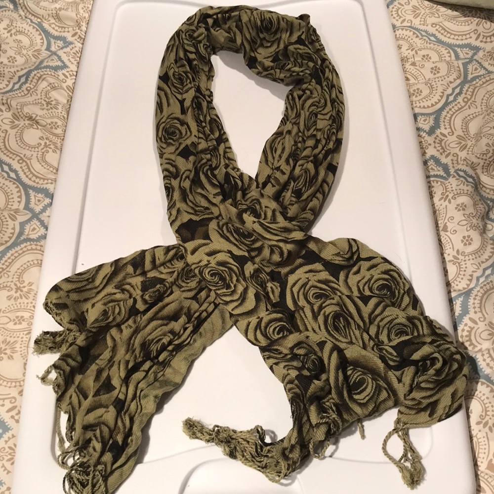Rose print green scarf